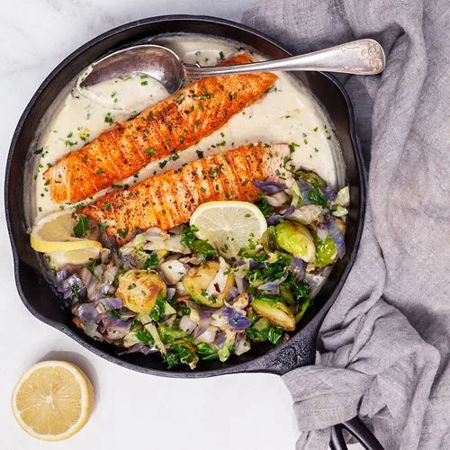 Krispig lax, kålsallad & citronsås